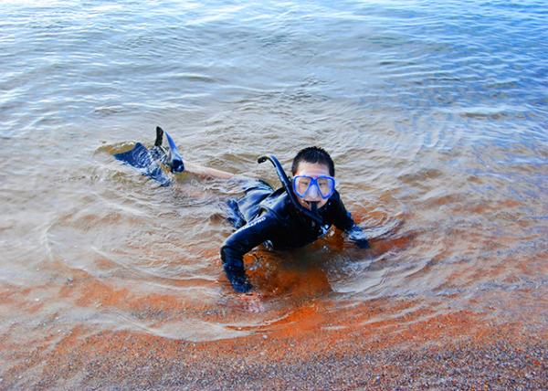 04-03-13_ Bartolom�� Beach_Snorkeling w the Penguins, Marine Turtles, White-tipped Reef Sharks, & Other Tropical Fish ����캣��׽���������ȴ���һ��Ǳ0001.JPG