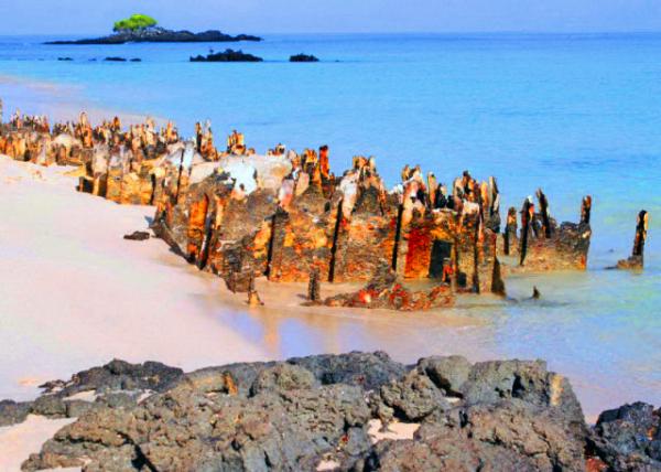 04-04-13_ Wrecks of 2 US Barges ����������������0001.JPG