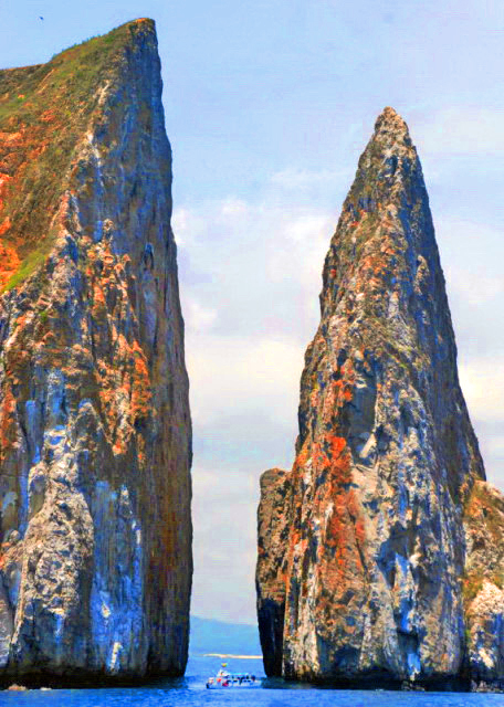 04-05-13_ Kicker Rock_Water Channel through the Tuff Cone ����׶��ˮ��-20001.JPG