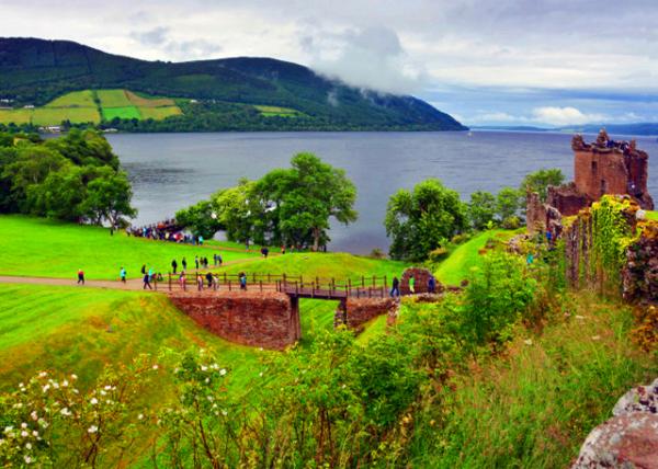 2016-07-15_Urquhart Castle_Drawbridge w the Remains of the Gatehouse on the Right ����سǱ������0001.JPG