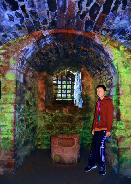 2016-07-15_Urquhart Castle_Interior Grant Tower -20001.JPG