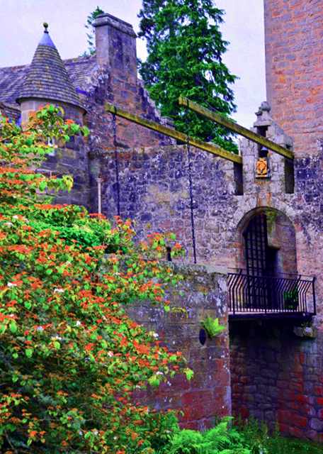 2016-07-15_Cawdor Castle_Drawbridge-30001.JPG
