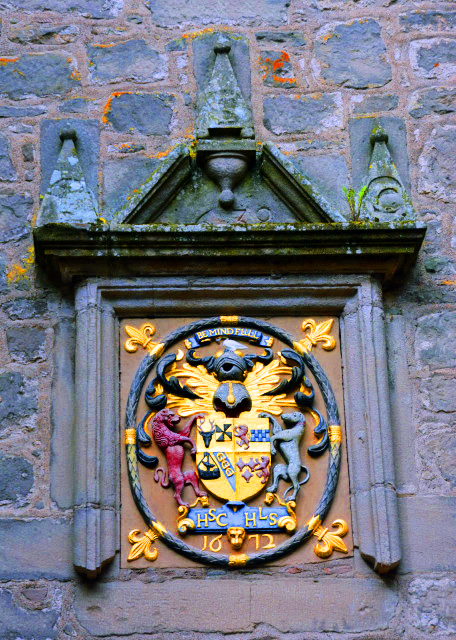 2016-07-15_Cawdor Castle_Arms Sir Hugh Campbell & His Wife Lady Henrietta Stewart_ on a Panel Dated 1672 1672��Ϊ�ݡ���������ʿ�������Ӻ���������˹ͼ���ط��������Ķ���-10001.JPG