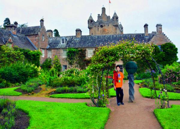 2016-07-15_Cawdor Castle_Witch Sphere Ů����0001.JPG