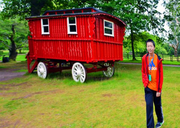 2016-07-15_Cawdor Castle_Gypsy Caravan0001.JPG