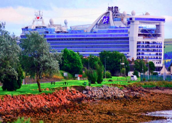 2016-07-15_Caribbean Princess in Cromarty Firth ͣ���ڻ����ϵĹ��������ձȺ�������-10001.JPG