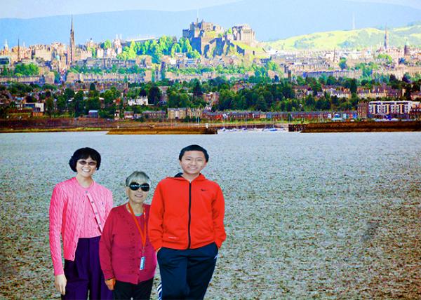 2016-07-16_Edinburgh Castle Viewed from Caribbean Princess over Firth of Forth0001.jpg