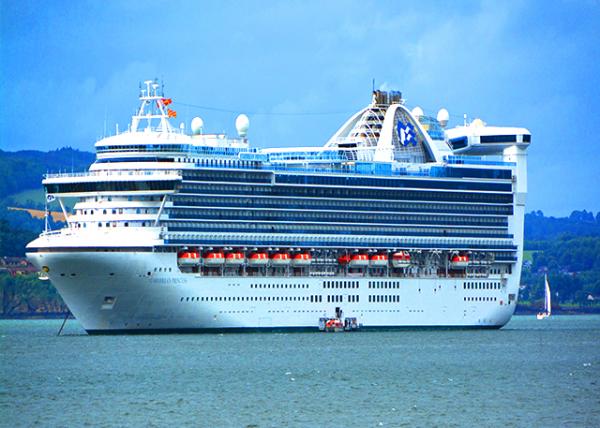 2016-07-16_Caribbean Princess @ Firth of Forth0001.jpg