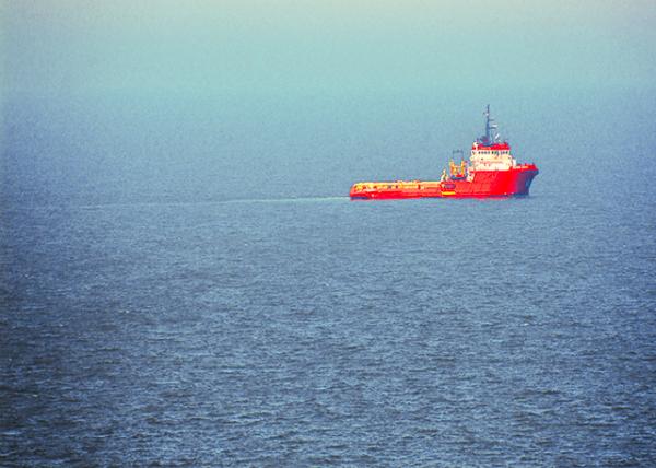 2016-07-17_North Sea_Oil Boat ����0001.JPG