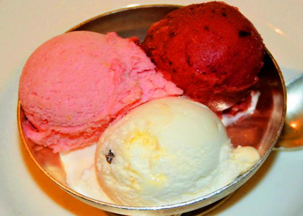 2016-07-17_Food_Ice Cream of Rhubarb_ Rum & Raisin and Dark Cherry Sorbet �����ķ�ƺ����Ѹɺͺ�ӣ�ұ���0001.JPG