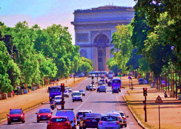 2016-07-18_Arc de Triomphe from Avenue Foch �ĸ����ֽ��^�P���T0001.JPG