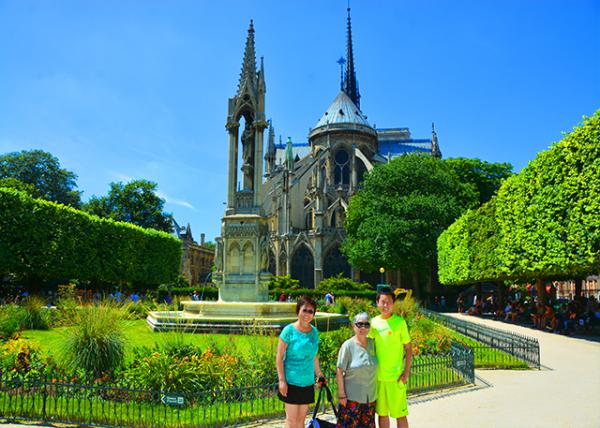 2016-07-18_Notre-Dame de Paris_Fountain of the Virgin ʥĸ��Ȫ-10001.JPG