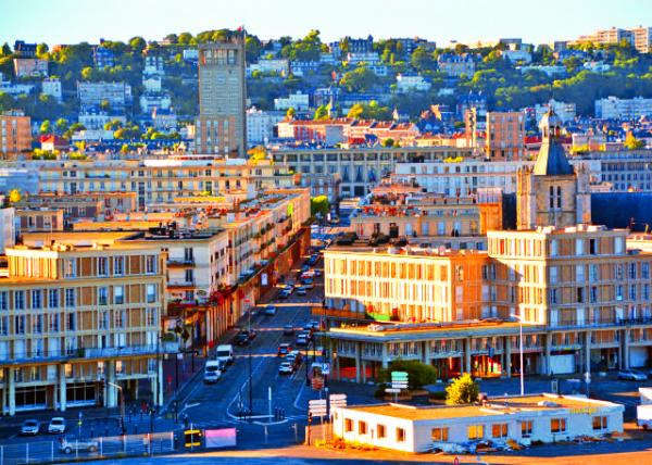 2016-07-18_Le Havre_Entirely destroyed during WWII_ it has been rebuilt in modernist style ����ս�ݻ��հ�����ȫ�ǣ������ִ������ַ��ؽ�0001.JPG