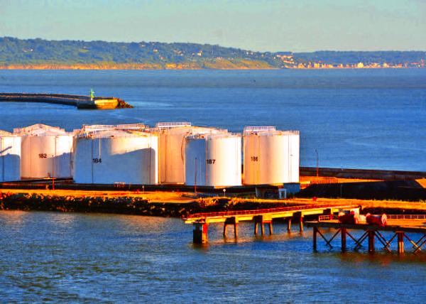 2016-07-18_Le Havre_Oil Tanks �͹�-30001.JPG