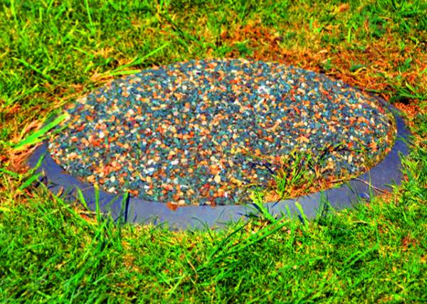 2016-07-19_Stonehenge_Aubrey Hole Marker �²��ﶴ���0001.JPG