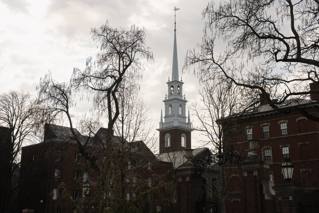 杰弗里·爱泼斯坦对哈佛大学有着特殊的执念，他试图渗入该校的程度远超其他任何美国机构。