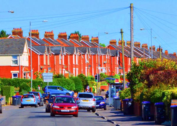 2016-07-19_Salisbury_Rows of Chimneys on Red Brick Victorian Terraced Townhouses ά������ʱ����ש�̴�����0001.JPG