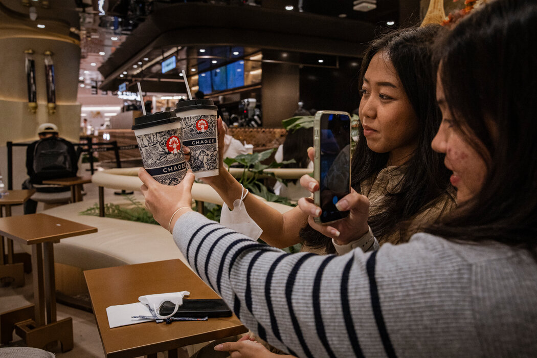 ���żӴ��һ�Ұ����輧�ŵ꣬�˿����ڸ��Լ������Ʒ���ա�
