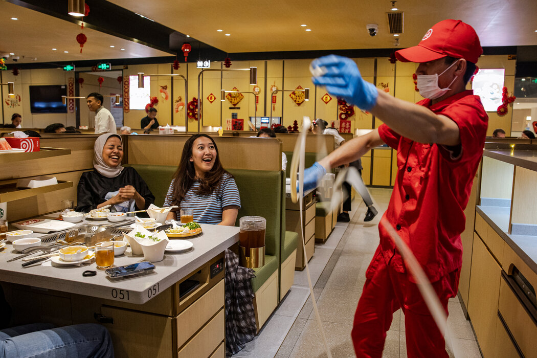 ¬�������������żӴ��һ�Һ���������������һ���꣬Ա����������������赸��
