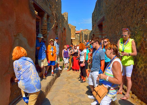 2015-06-14_Explore Pompeii��s Ancient Ruins.jpg