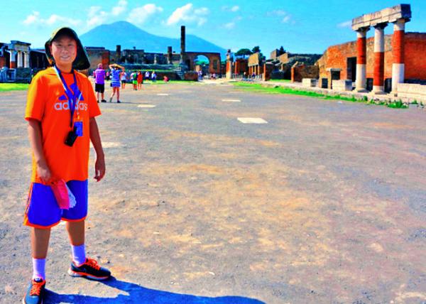 2015-06-14_Pompeii_Forum_View of Vesuvius �ӱ��Ǻ�ά������ɽ��ɫ0001.JPG