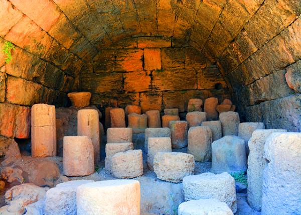 2015-06-17_Ancient Storage Room w Artifacts.jpg