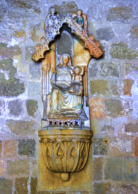 Statue of Madonna w Child ����ʥĸ��0001.JPG