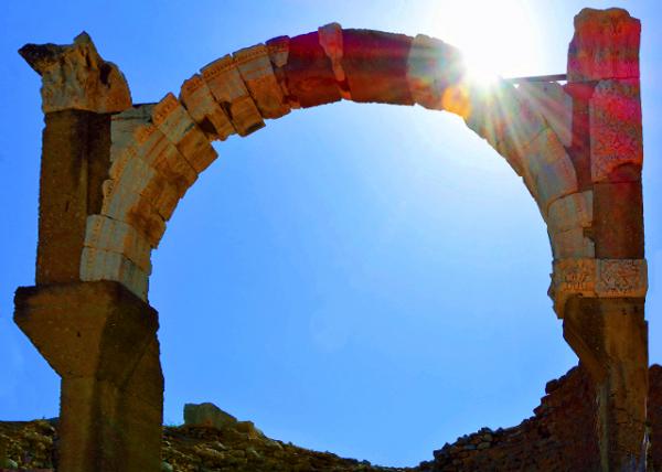 2015-06-18_Pollio Fountain Noted for Its Extra-Wide & High Arch Supporting a Triangular Capital.jpg