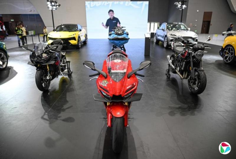 中国特稿：张雪机车鸣响国际 重庆摩都引擎重燃？