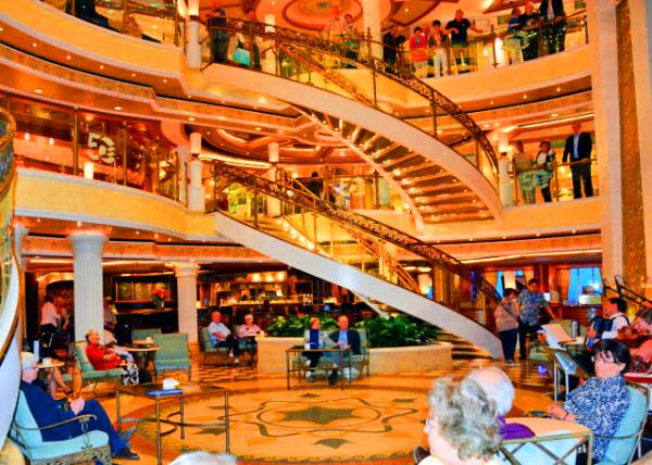 2015-06-23_Piazza of Emerald Princess0001.JPG