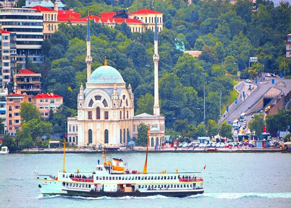 2015-06-23_Dolmabahçe Mosque Served as the Royal Mosque of the Ottoman Rulers in Istanbul.jpg