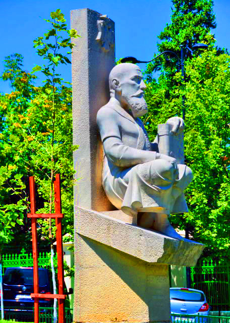 2015-06-24_Serban Cantacuzino Monument, a Prince of Wallachia between 1678 and 16880001.JPG