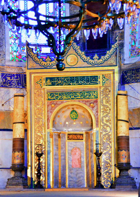 2015-06-27_Haga Sophia_Mihrab located in the apse where the altar used to stand_ pointing towards Mecca-20001.JPG
