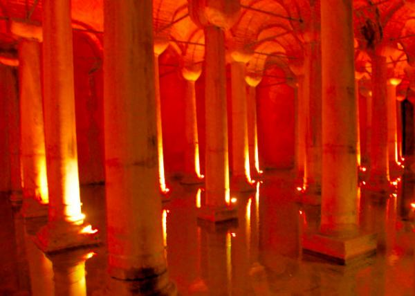 2015-06-27_Basilica Cistern_The Capitals of the Columns mainly in Ionic and Corinthian Styles ��ͷ��Ҫ���ɰ������������˹���20001.JPG