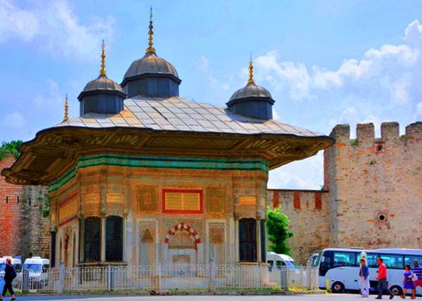 2015-06-27_Fountain of Sultan Ahmed III outside the Imperial Gate �յ�������������ˮȪ0001.JPG