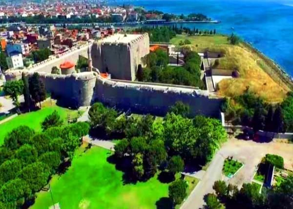 2015-06-28_Kale-i Sultaniye or Çimenlik Castle Built on the Asian Shore of the Dardanelles in 14520001.jpg