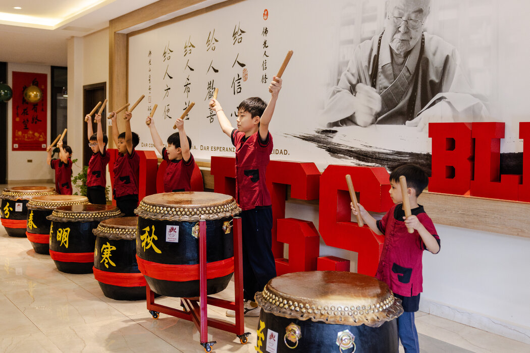 �ڰ�˹�سǵ�̨�����£����ӂ����݂��y���ġ�