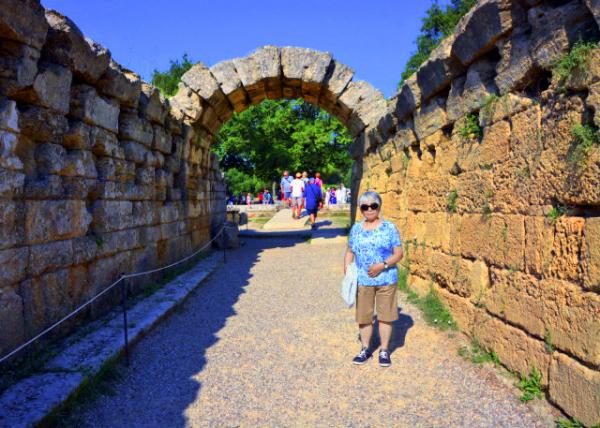 2018-07-15_Crypt (Arched Way to the Stadium) ������ͨ���������Ĺ���·��-20001.JPG