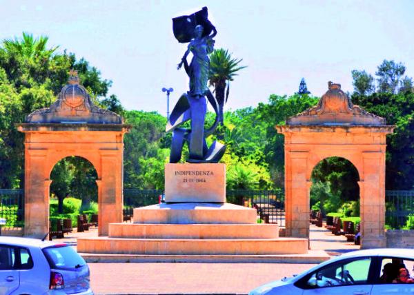 2015-07-01_Floriana_Monument to the independence of Malta �������������-20001.JPG