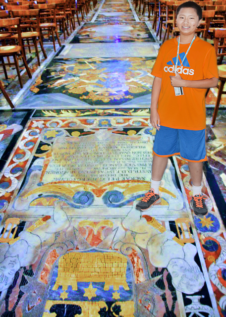 2015-07-01_Valletta_St Johns Co Cathedral_Marble Floor w An Entire Series of Tombs Housing about 400 Knights & Officers of the Order ����ʯ�ذ������Լ400����ʿ�ٱ���Ĺ-10001.jpg