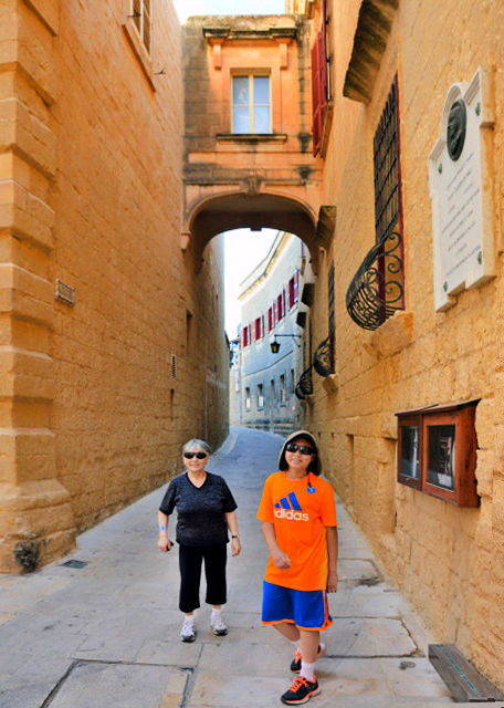 2015-07-01_Mdina_Typical Narrow Medieval Street w Wrought Iron Window Guards ����������-30001.JPG