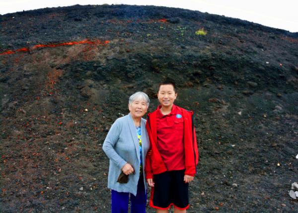 2015-07-02_Etna_Fragments of Rock, Minerals, and Volcanic Glass ��ʯ����ͻ�ɽ������Ƭ��ɵĻ�ɽ��-20001.JPG