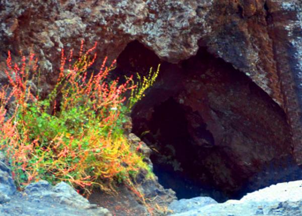 2015-07-02_Etna_Lava Tubing ���ҹ�0001.JPG