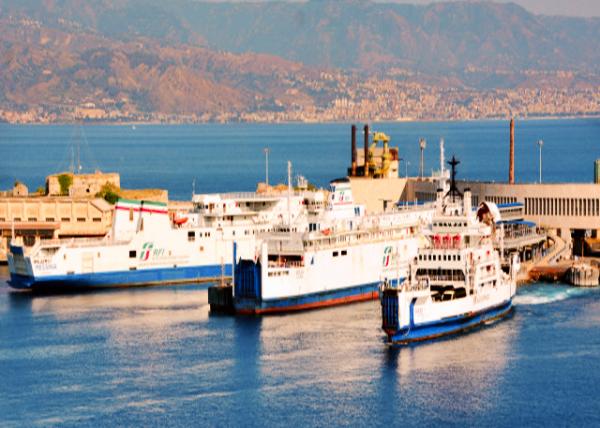 2015-07-02_Messina_Porto di Messina ī���ø�-10001.JPG