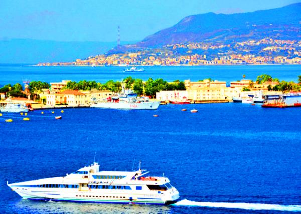 2015-07-02_Messina_Tyrrhenian Sea Coast of Scilla across Messina �����ᰲ����ī���ö����ϣ����-20001.JPG