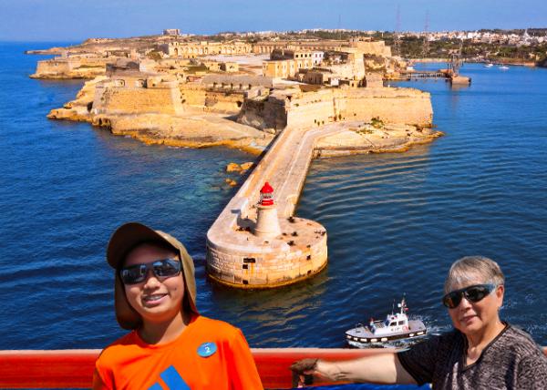 2015-07-01_Diamond Princess across Valletta_Fort St. Elmo in Malta.JPG