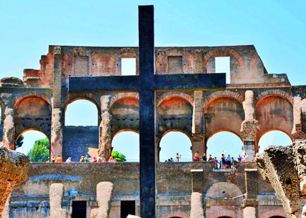 2015-07-04_Colosseum_Cross Dedicated to Christian Martyrs & Placed in 2000 by Pope John Paul II ǧ�����ɽ̻�Լ�������޶����������׸�������ѳ��ʿ��ʮ�ּܣ�0001.JPG