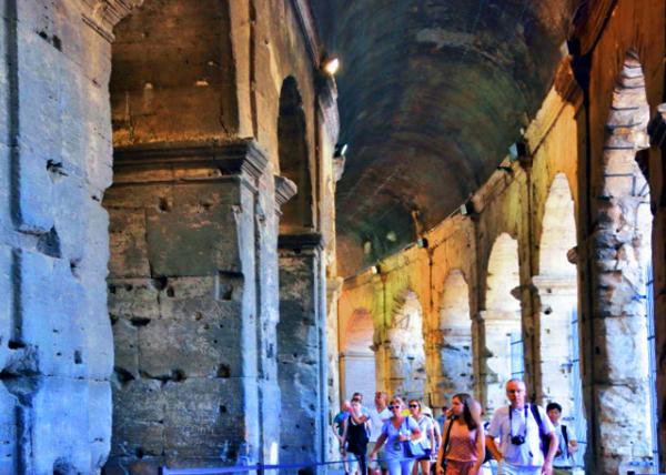2015-07-04_Colosseum_Colosseum_Pockmarked Colosseum Arches ���㶷�޳�����0001.JPG