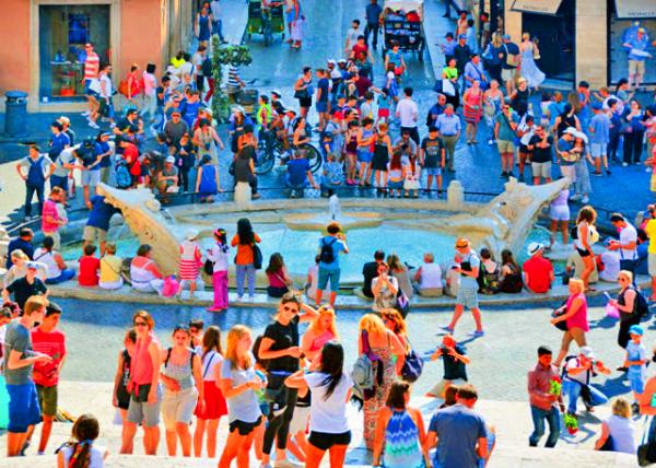 2015-07-05_Piazza di Spagna_Fountain of the Ugly Boat.JPG