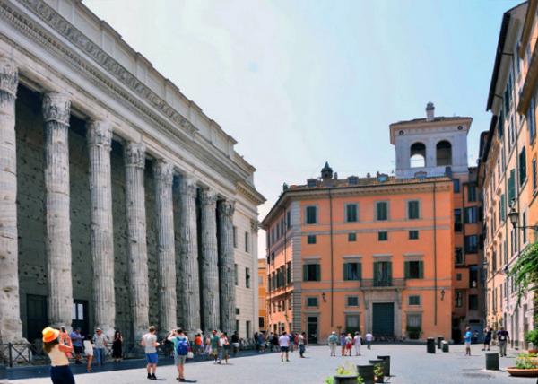 2015-07-05_Temple of Hadrian or Rome's Chamber of Commerce ��������R���_�R�̕���B0001.JPG